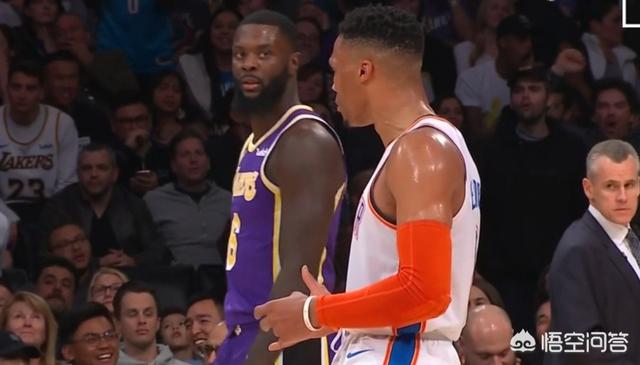 吉他与时尚:这些明星的吉他造型,你敢模仿吗? 吉他与时尚:这些明星的吉他造型,你敢模仿吗?